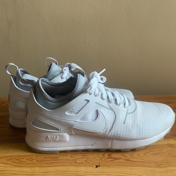 Women’s Nike Air Pegasus 89 Tech Si. Size 8.5 Women’s Nike Air Pegasus 89 Tech Si. Size 8.5